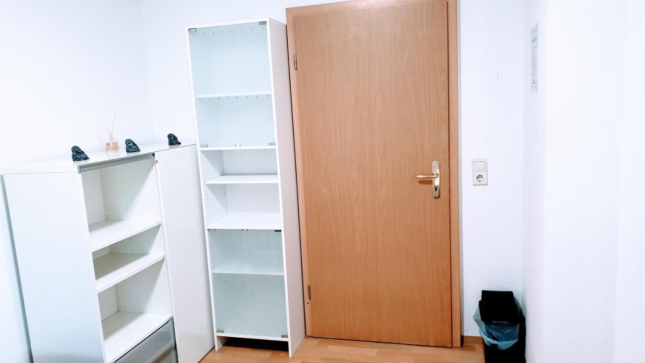 Budget Rooms In Halle With Shared Bathroom, Free Wifi, Netflix & Ipad Exterior foto