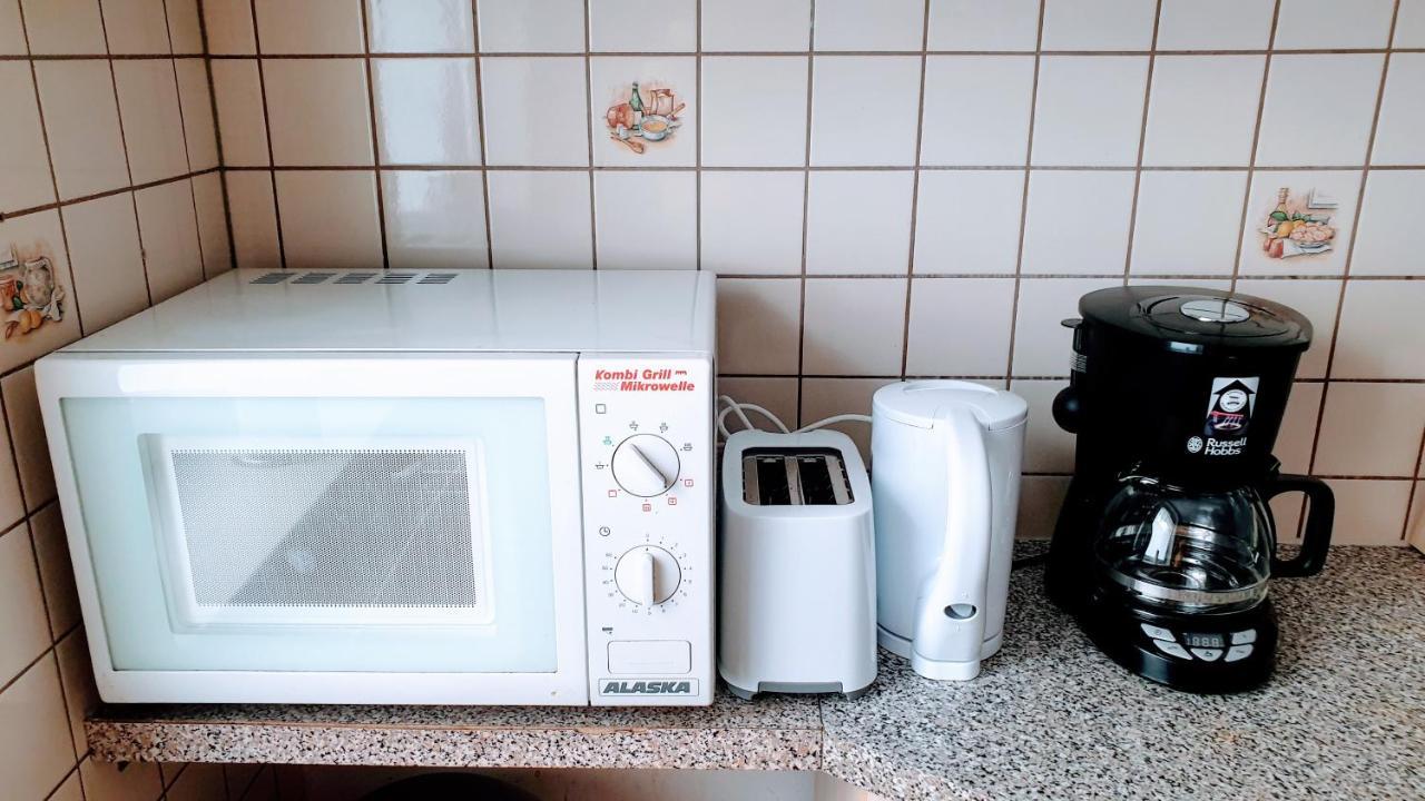 Budget Rooms In Halle With Shared Bathroom, Free Wifi, Netflix & Ipad Exterior foto