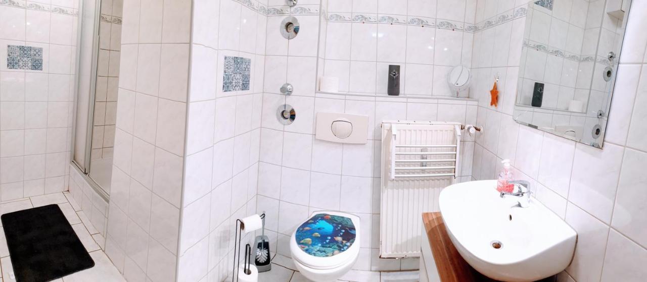 Budget Rooms In Halle With Shared Bathroom, Free Wifi, Netflix & Ipad Exterior foto