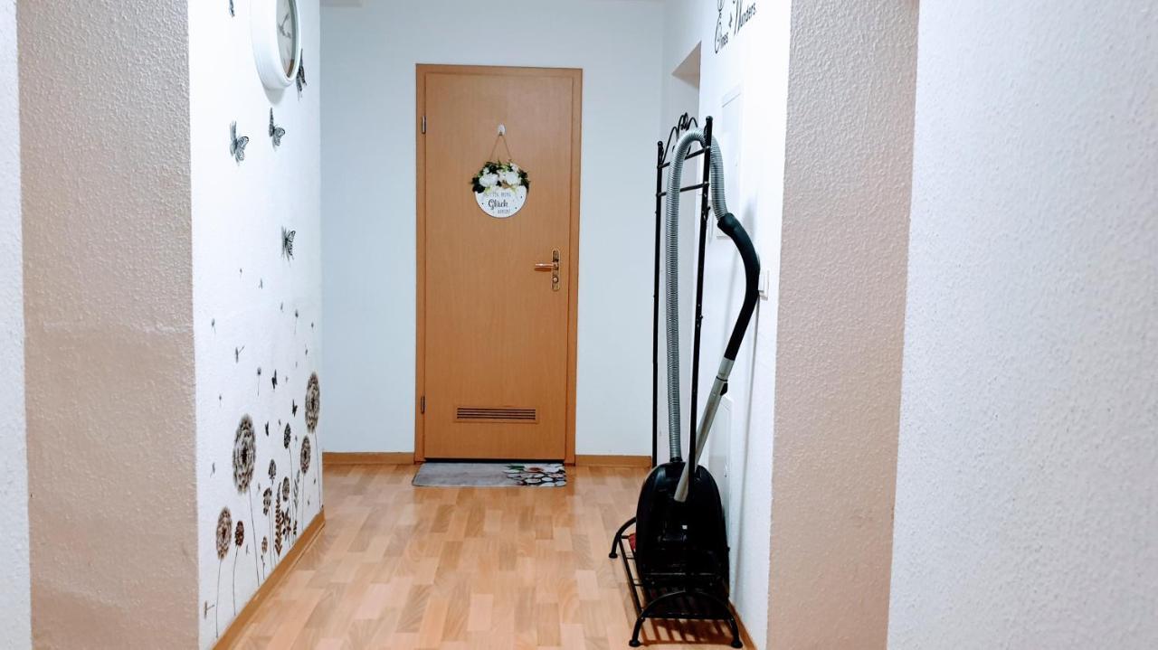 Budget Rooms In Halle With Shared Bathroom, Free Wifi, Netflix & Ipad Exterior foto