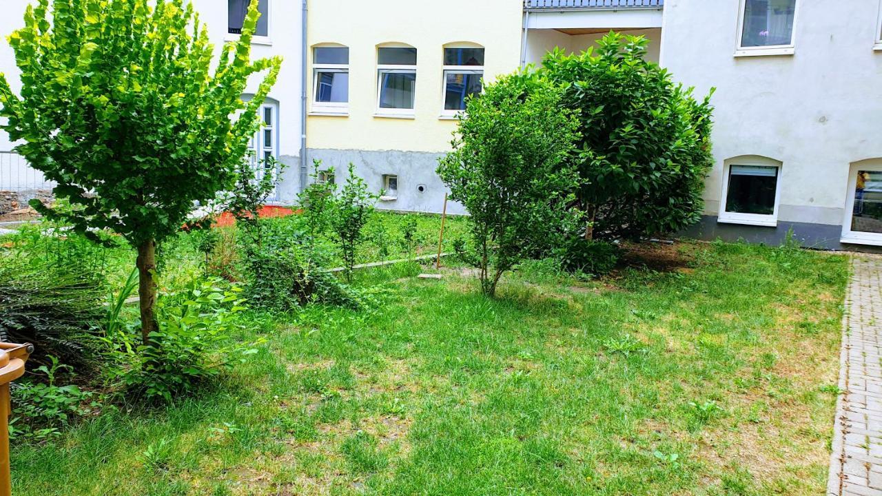 Budget Rooms In Halle With Shared Bathroom, Free Wifi, Netflix & Ipad Exterior foto