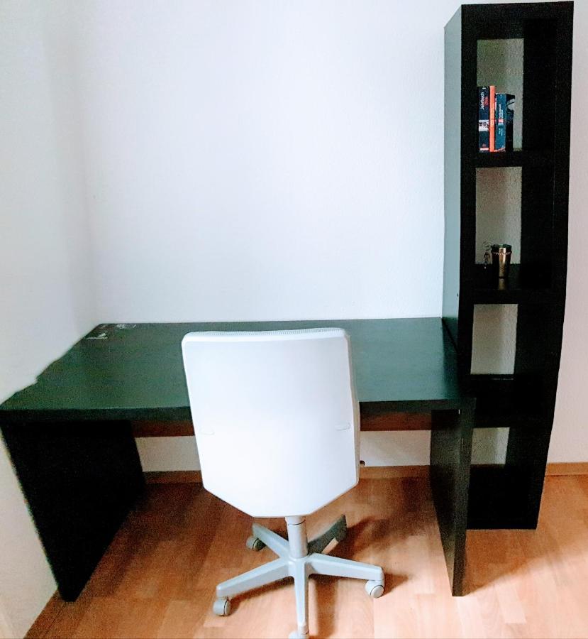 Budget Rooms In Halle With Shared Bathroom, Free Wifi, Netflix & Ipad Exterior foto