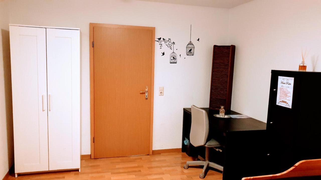 Budget Rooms In Halle With Shared Bathroom, Free Wifi, Netflix & Ipad Exterior foto