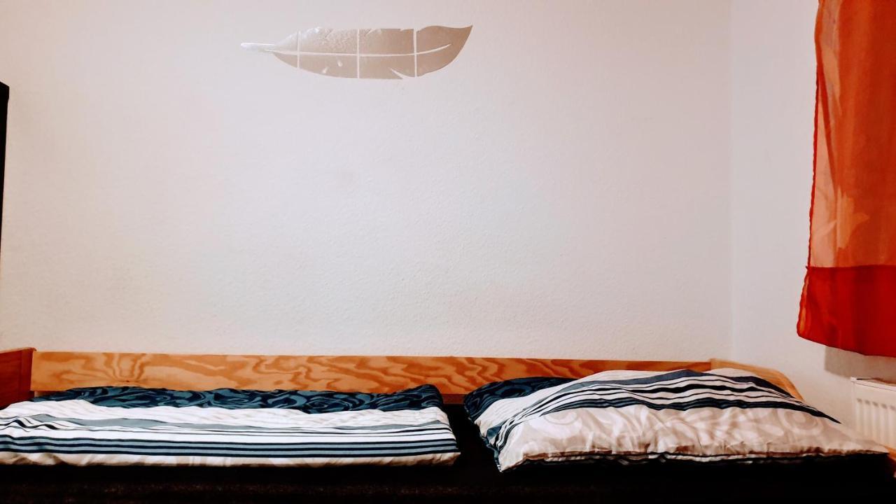 Budget Rooms In Halle With Shared Bathroom, Free Wifi, Netflix & Ipad Exterior foto